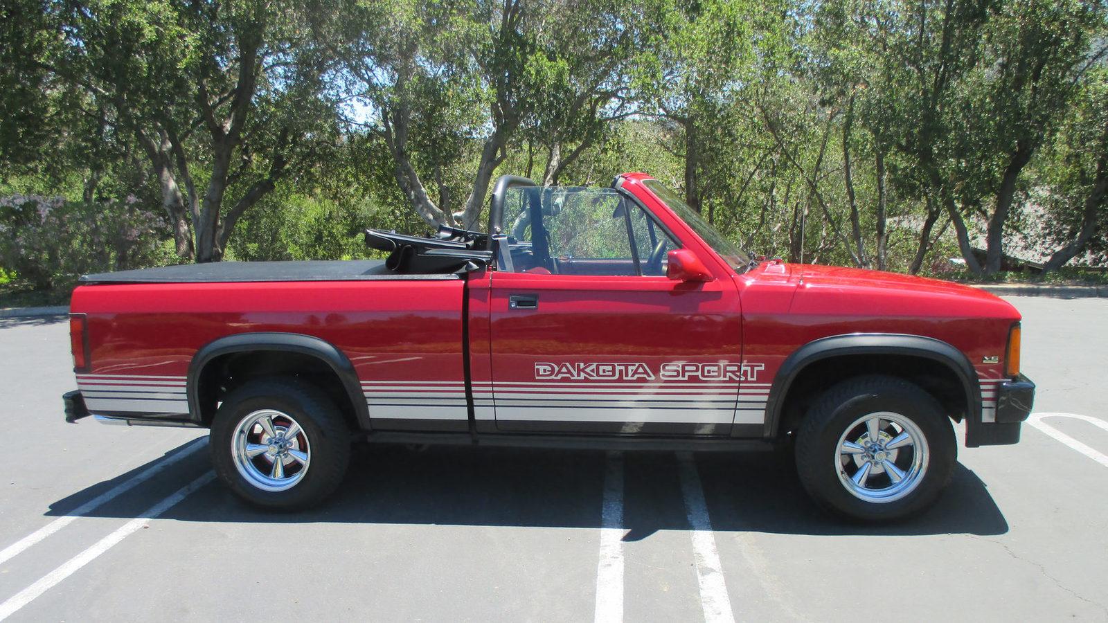 Jeep Gladiator Pics with the soft top down (not off)? 1989_dodge_dakota