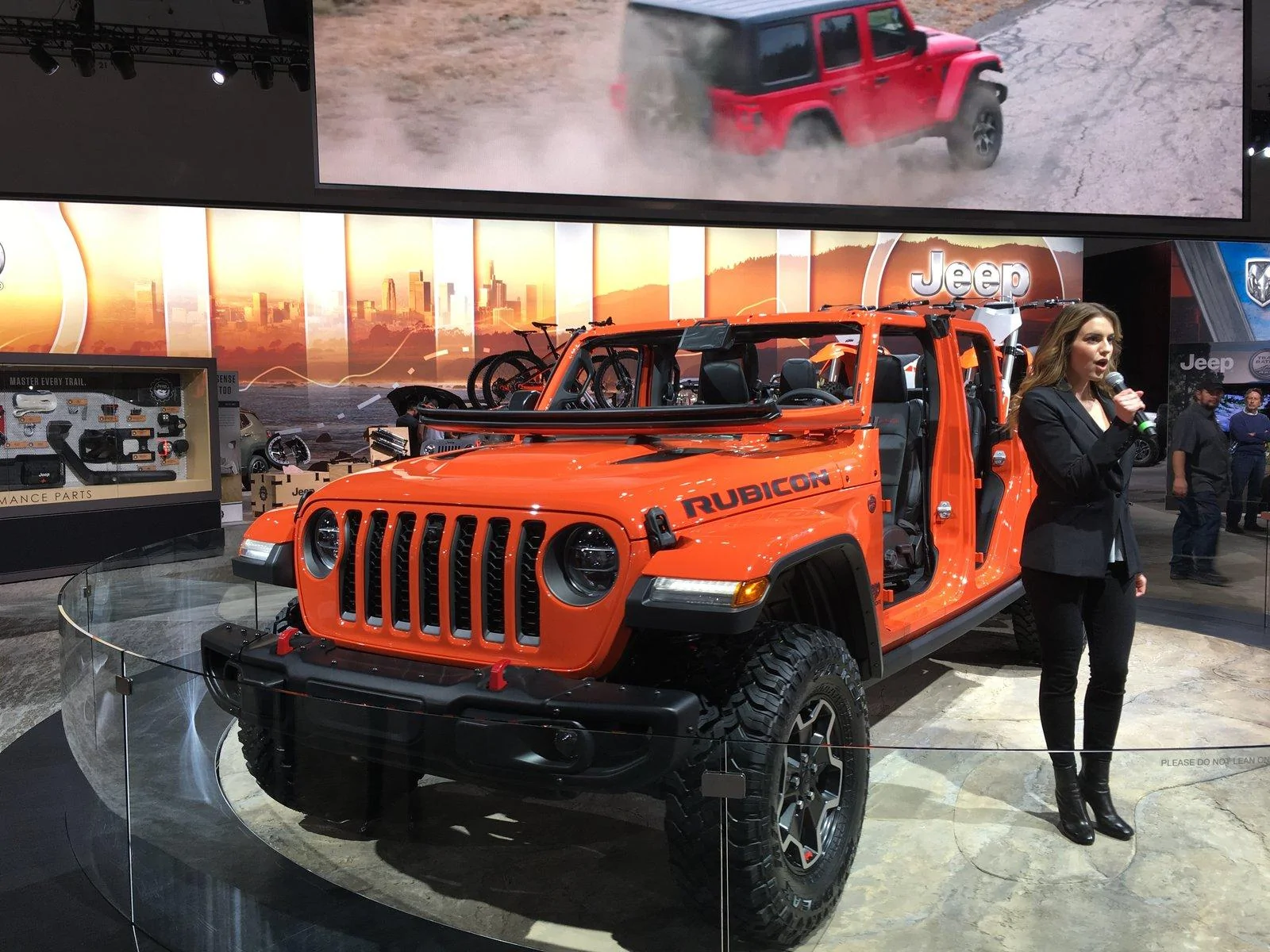 Jeep Gladiator Initial impressions at L.A. show... IMG_8318