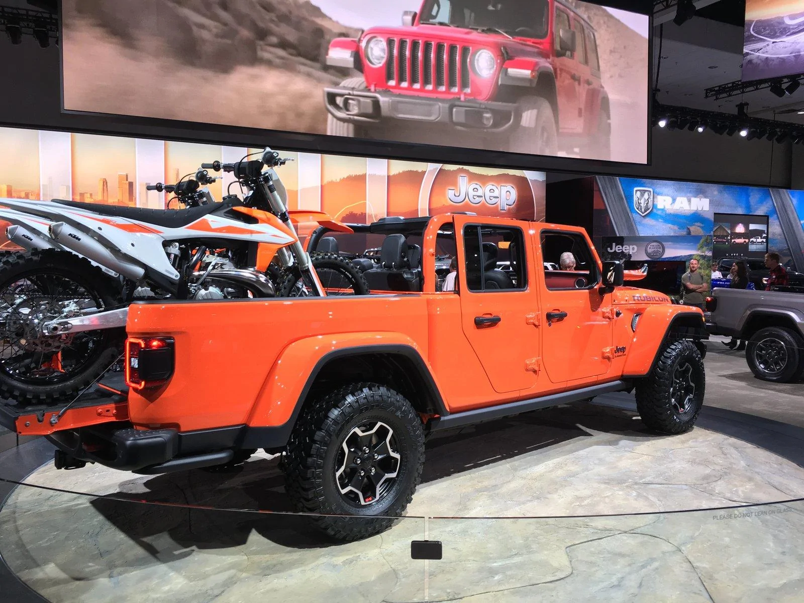 Jeep Gladiator Initial impressions at L.A. show... IMG_8321