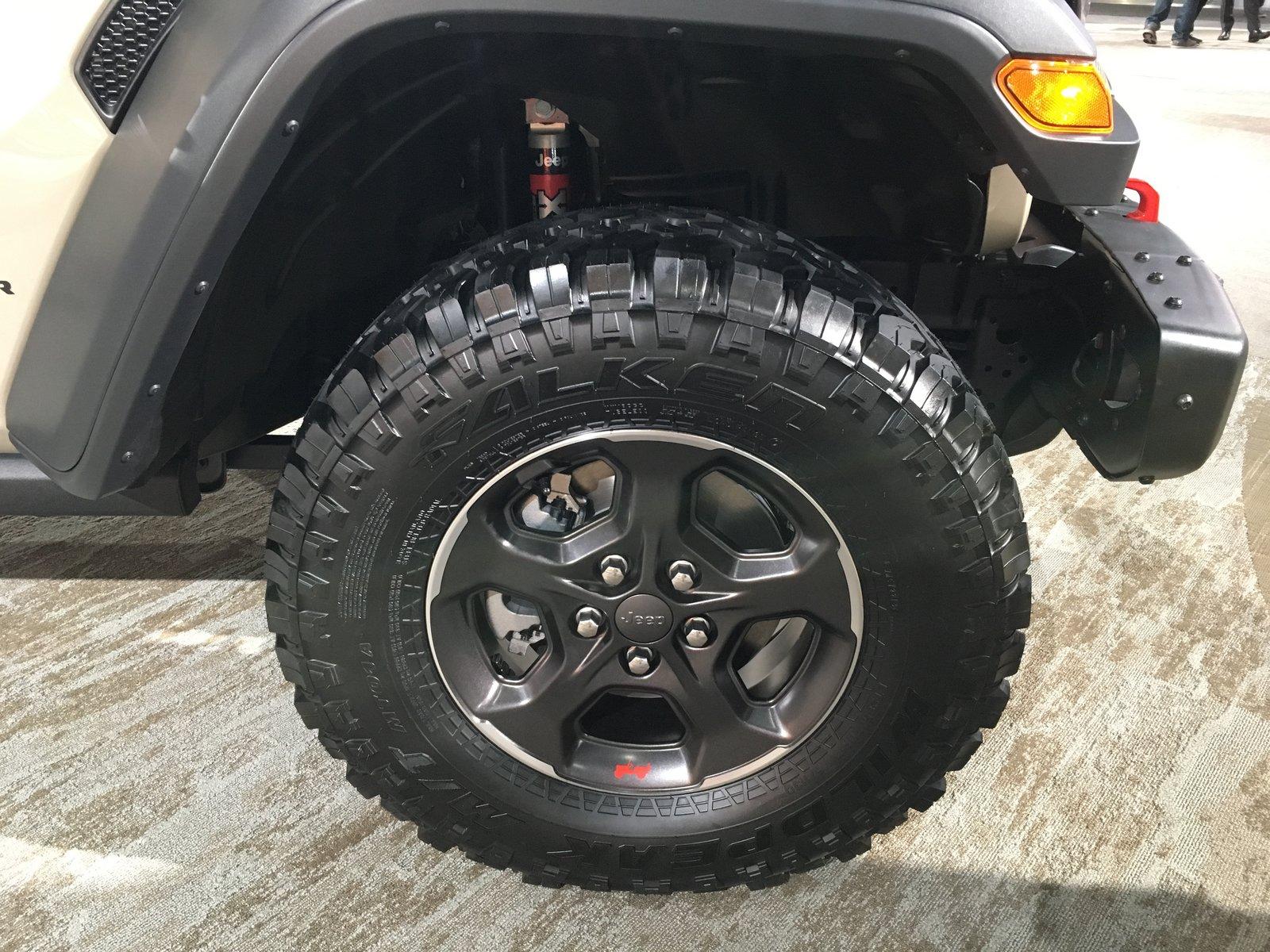 Jeep Gladiator Initial impressions at L.A. show... IMG_8326.JPG