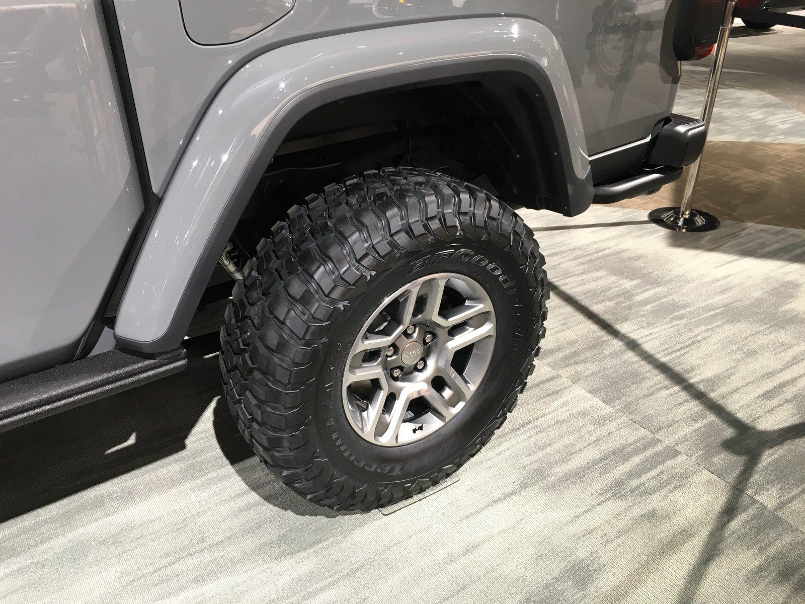 Jeep Gladiator Initial impressions at L.A. show... IMG_8334.JPG