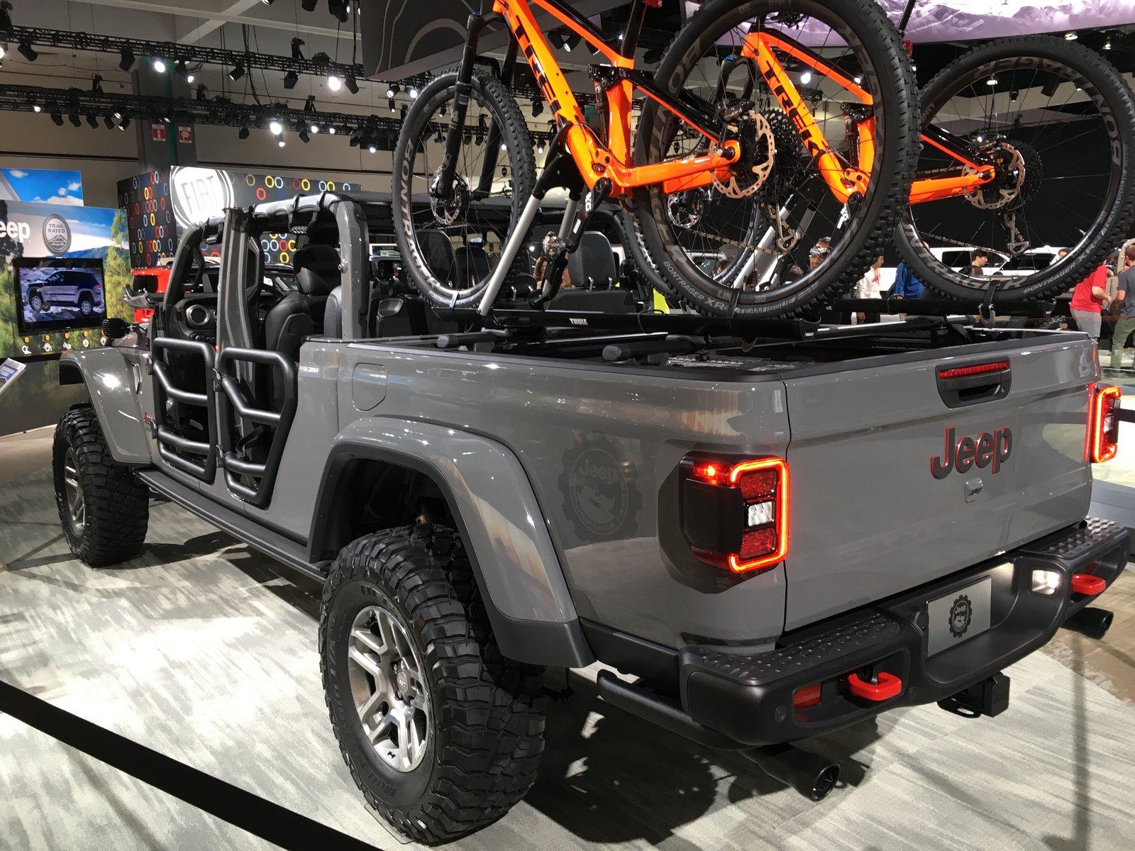 Jeep Gladiator Initial impressions at L.A. show... IMG_8335.JPG
