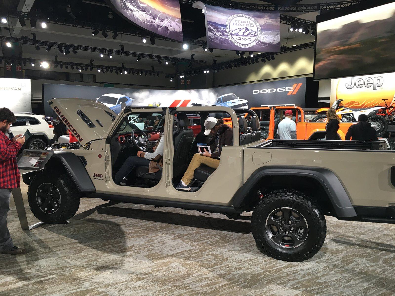 Jeep Gladiator Initial impressions at L.A. show... IMG_8378.JPG