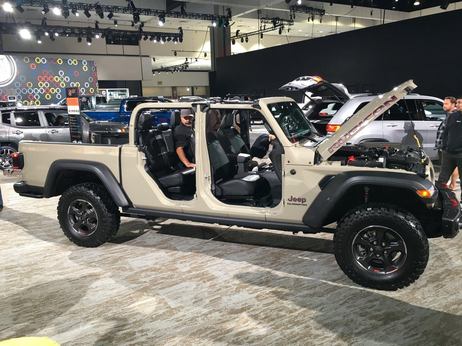 Jeep Gladiator Initial impressions at L.A. show... IMG_8380.JPG