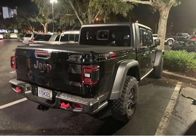 Jeep Gladiator BLACK Gladiator JT Club 5941E319-6218-4D1D-9F86-4E69135126FD