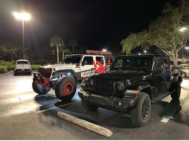 Jeep Gladiator BLACK Gladiator JT Club FD6E8C6E-9B5E-4FD1-9554-BE4BC46549B1