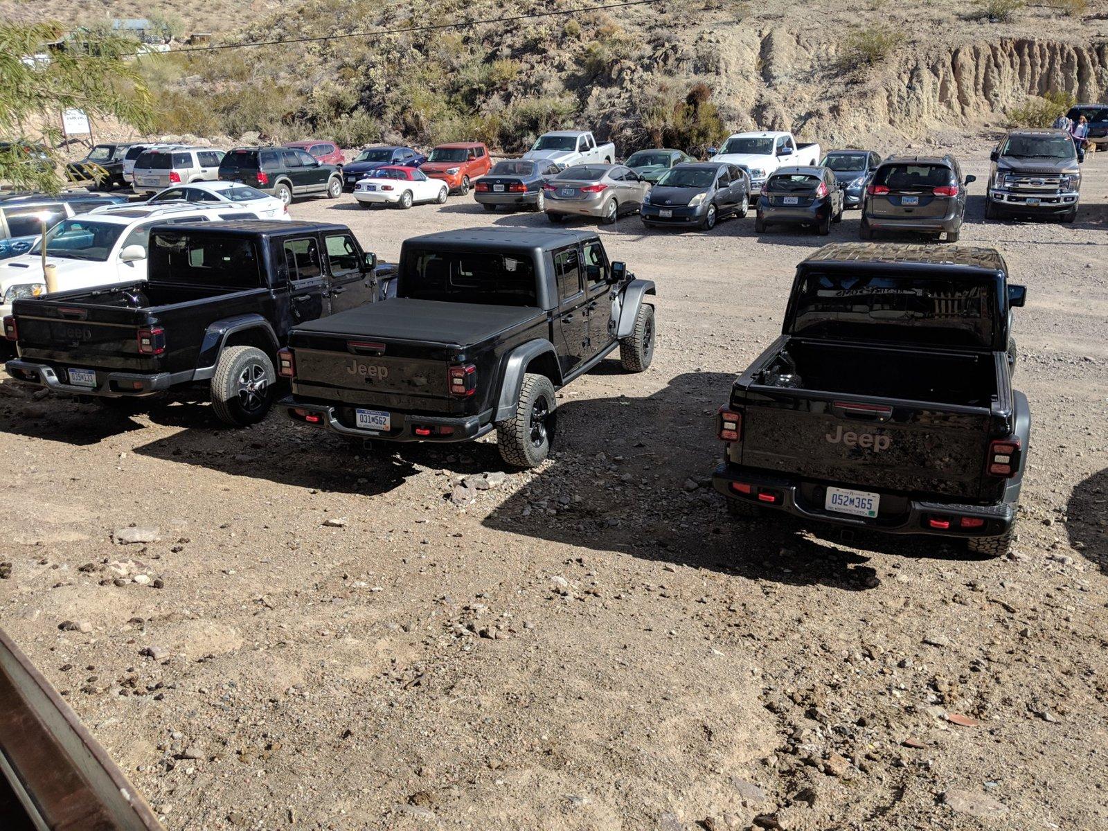 Jeep Gladiator BLACK Gladiator JT Club 269E87C5-A054-49E7-A8B2-21F409D1AF29