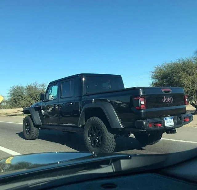 Jeep Gladiator BLACK Gladiator JT Club 09674930-1607-4FFA-ACD7-91F8683290A2