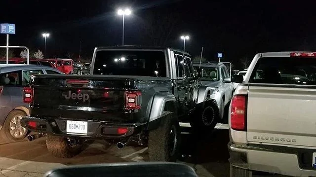 Jeep Gladiator BLACK Gladiator JT Club 6F0E62B0-4BBF-408B-A45F-5C1766413152