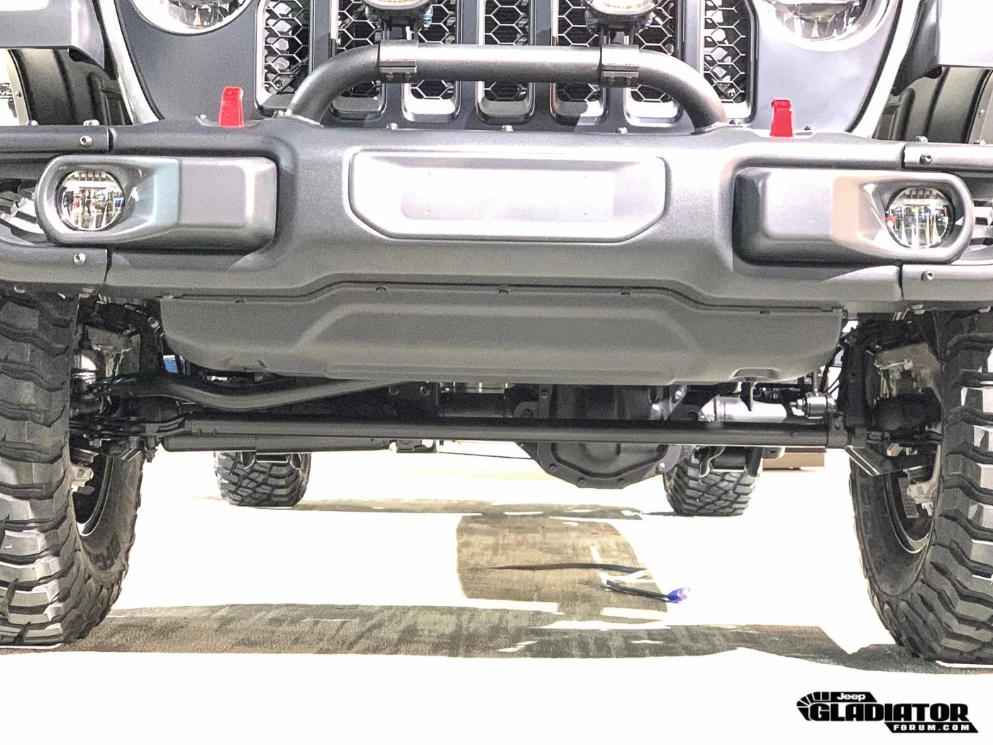 Jeep Gladiator Underside / chassis photos of Jeep Gladiator 2020-jeep-gladiator-jt-pickup-mopar-accessories-la-auto-show-8-jpg