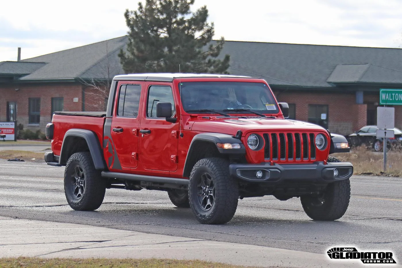 Jeep Gladiator Jeep Gladiator Rubicon (Freedom Edition?) Spotted 2020-Jeep-Gladiator-Rubicon-Freedom-Edition-6