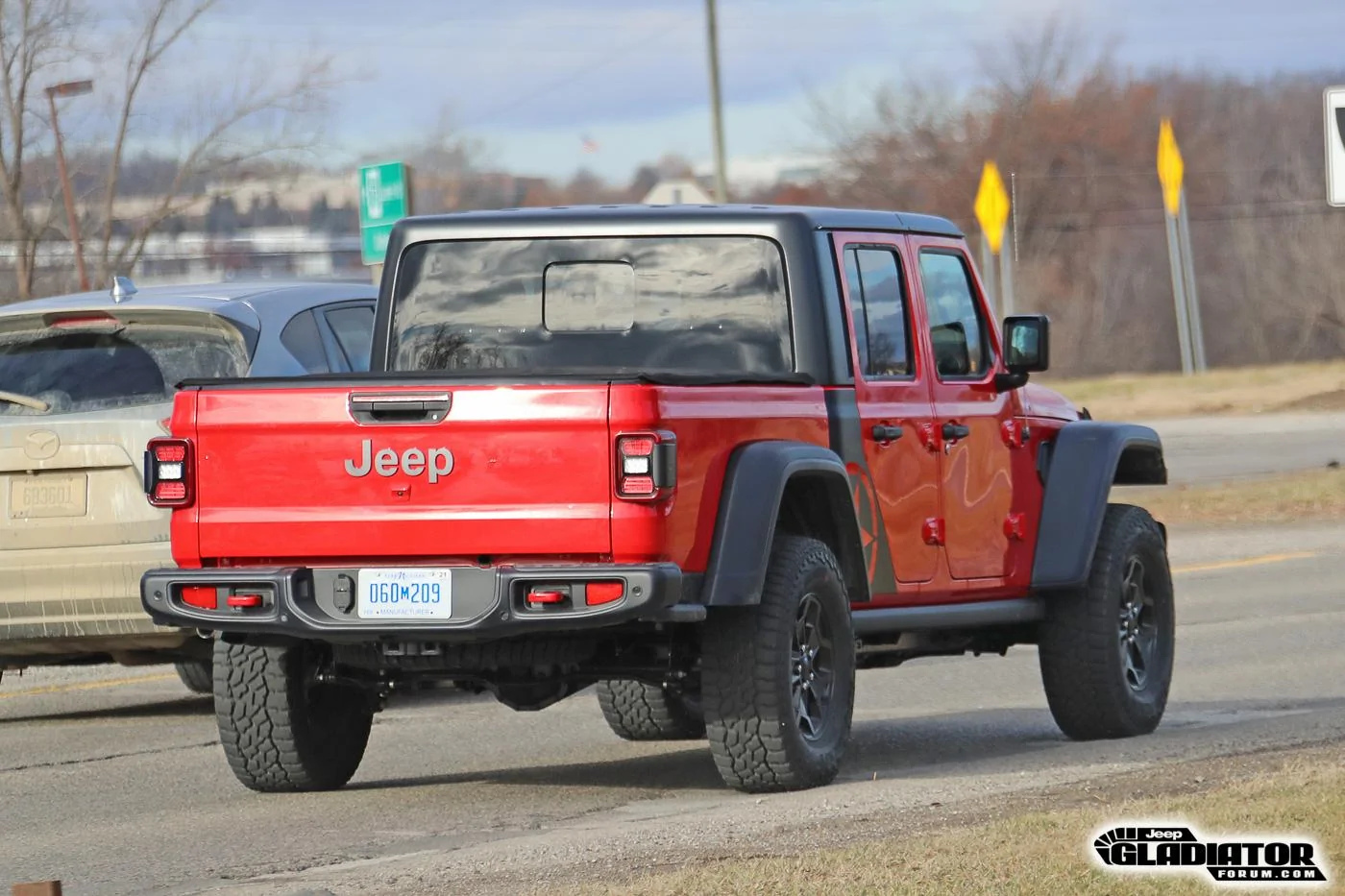Jeep Gladiator Jeep Gladiator Rubicon (Freedom Edition?) Spotted 2020-Jeep-Gladiator-Rubicon-Freedom-Edition-12