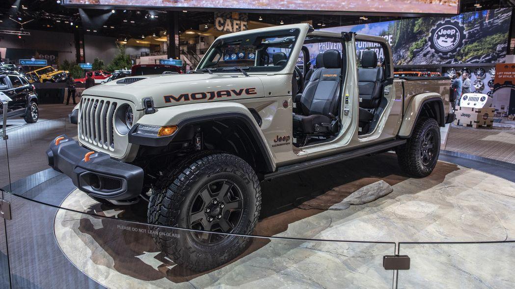 2020-jeep-gladiator-mojave-chicago-03.jpg
