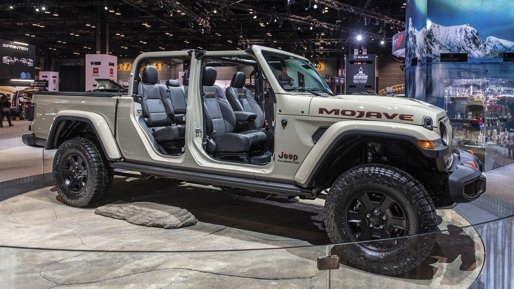 2020-jeep-gladiator-mojave-chicago-01.jpg