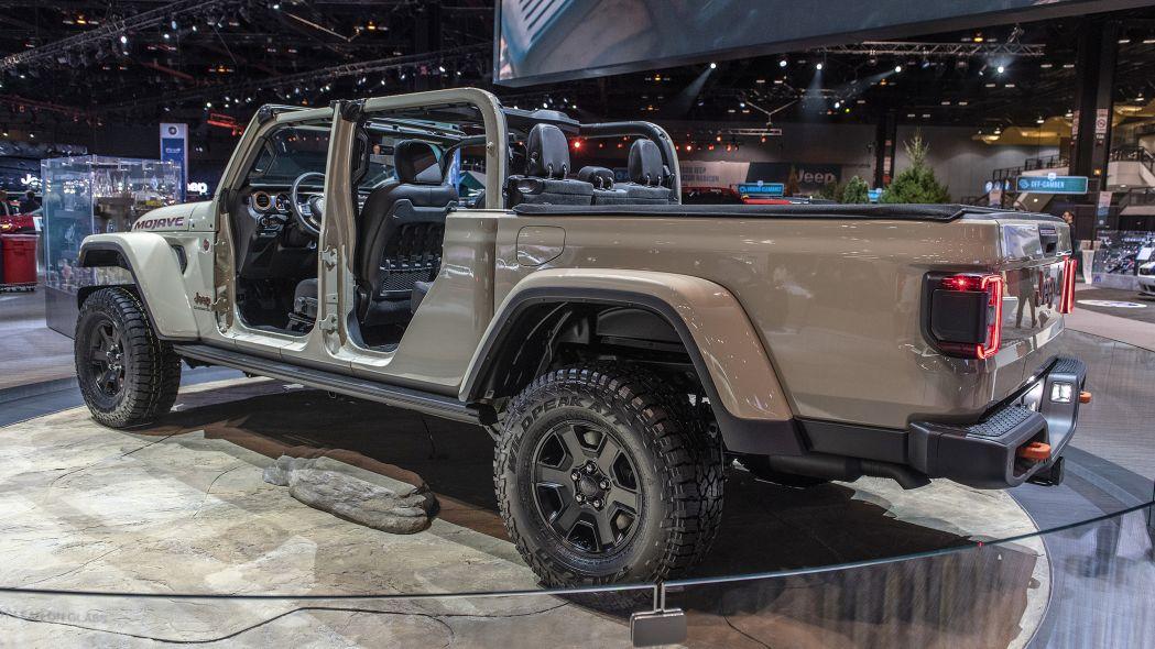 2020-jeep-gladiator-mojave-chicago-02.jpg