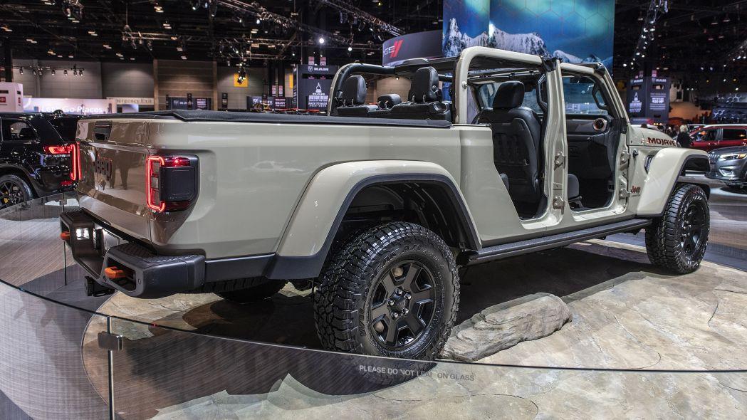 2020-jeep-gladiator-mojave-chicago-04.jpg