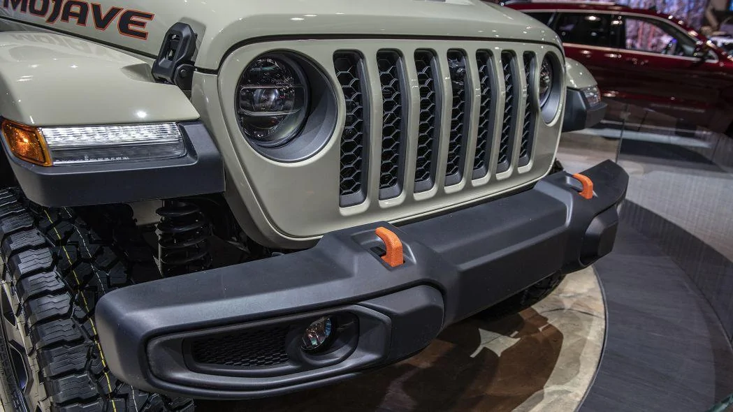 2020-jeep-gladiator-mojave-chicago-07.webp