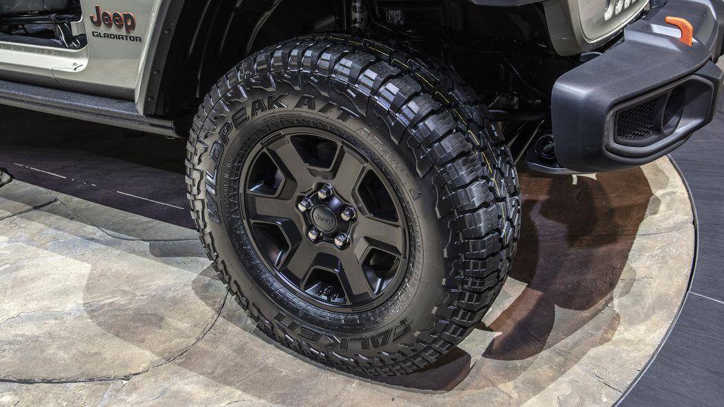 2020-jeep-gladiator-mojave-chicago-08.jpg