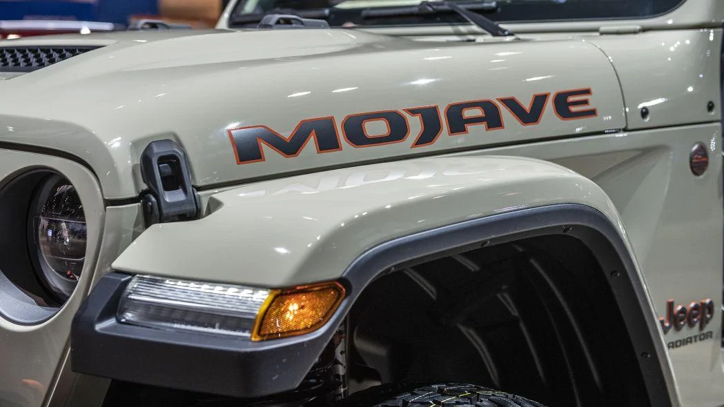 2020-jeep-gladiator-mojave-chicago-09.webp