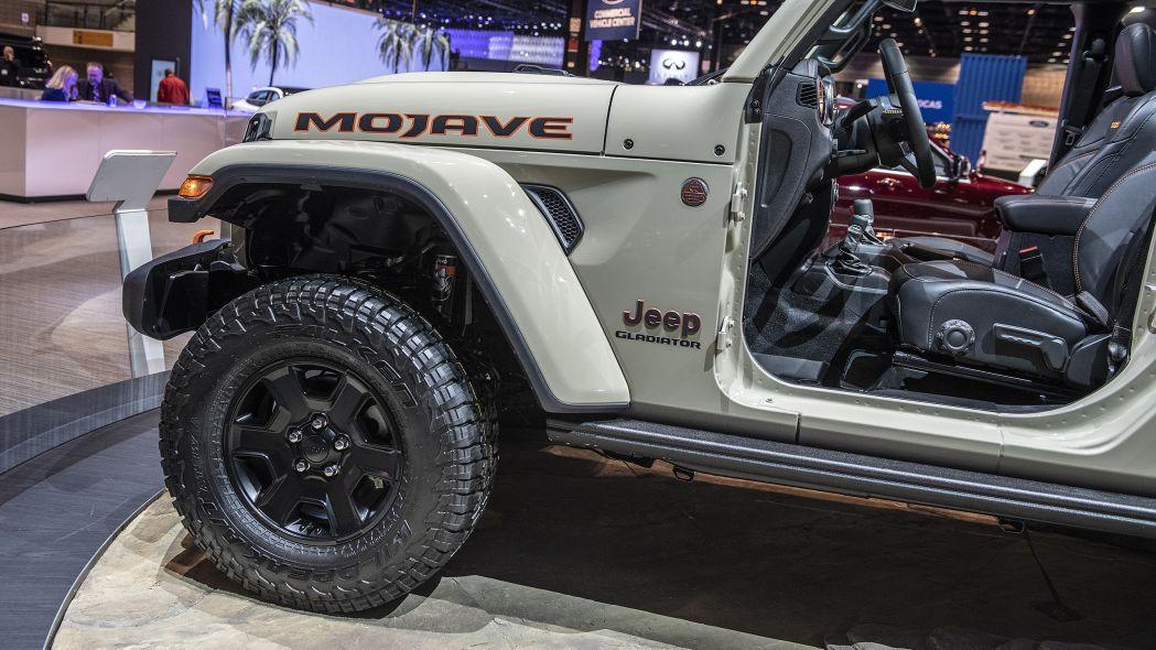 2020-jeep-gladiator-mojave-chicago-11.jpg
