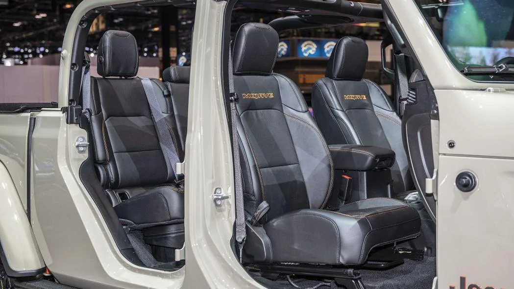 2020-jeep-gladiator-mojave-chicago-12.webp