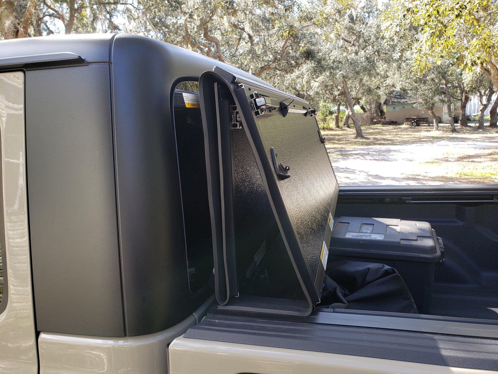 Jeep Gladiator If possible, Can Somebody post a non stock picture of the tri fold hard Tonneau cover? 20200209_133735
