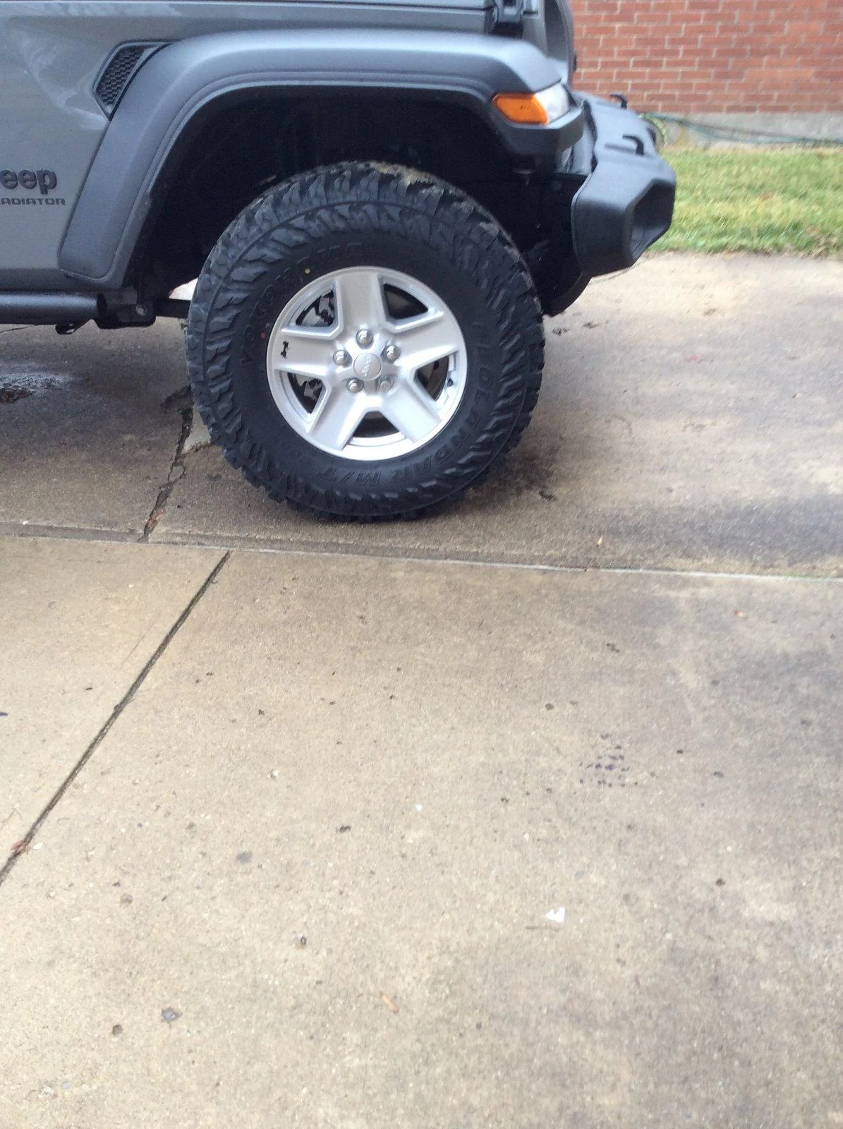 Jeep Gladiator Let's see 'em - Larger tires on Sport S wheels ED903A4C-2144-4723-A09A-BA6A751BB56D