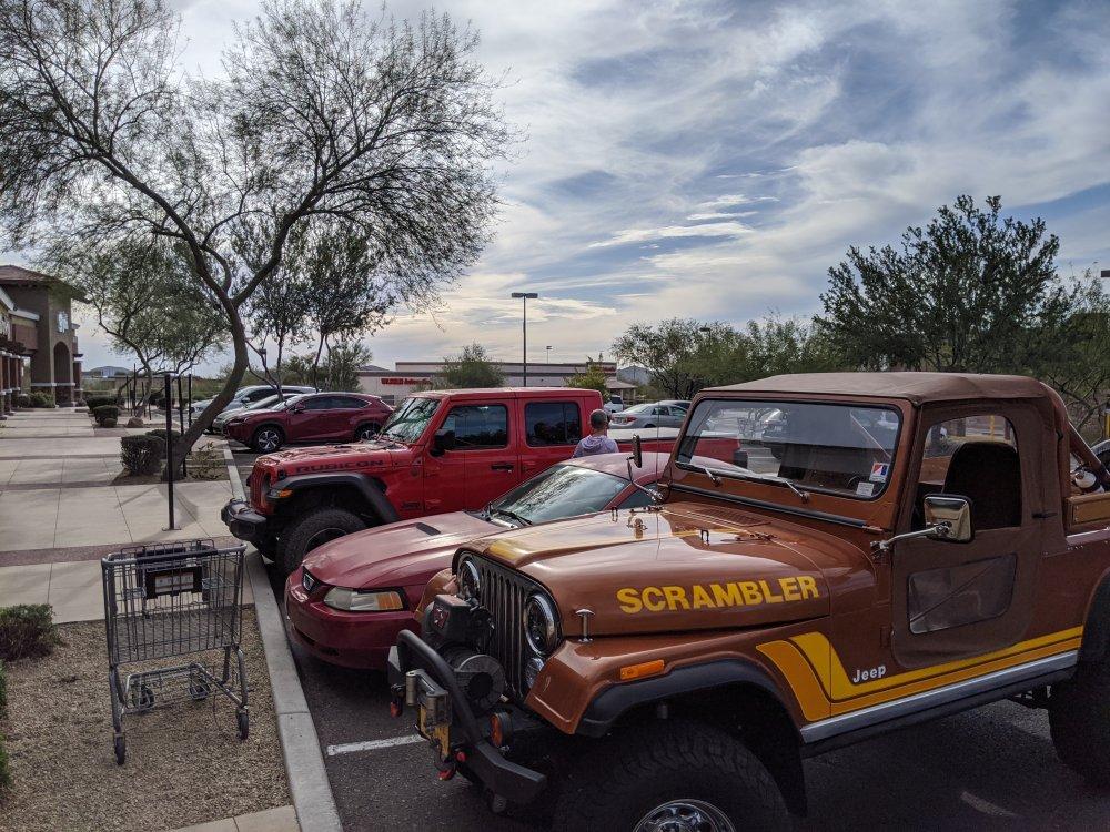 Jeep Gladiator Jeeps Parking Next To Jeeps 4DB14FE2-ADA0-4BEB-95BD-36E01B0D1E7D
