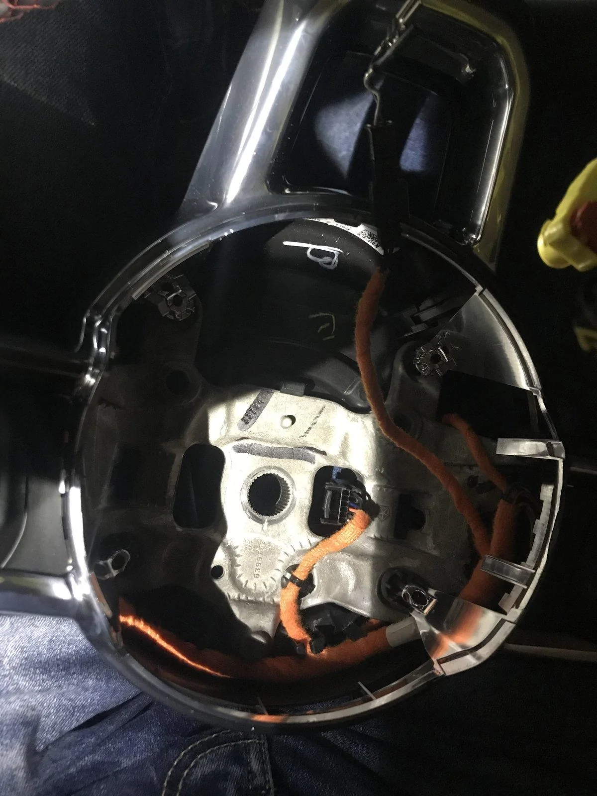 Jeep Gladiator Steering wheel disassembly 921AD6C7-FE64-4701-88CC-69192C116BA2