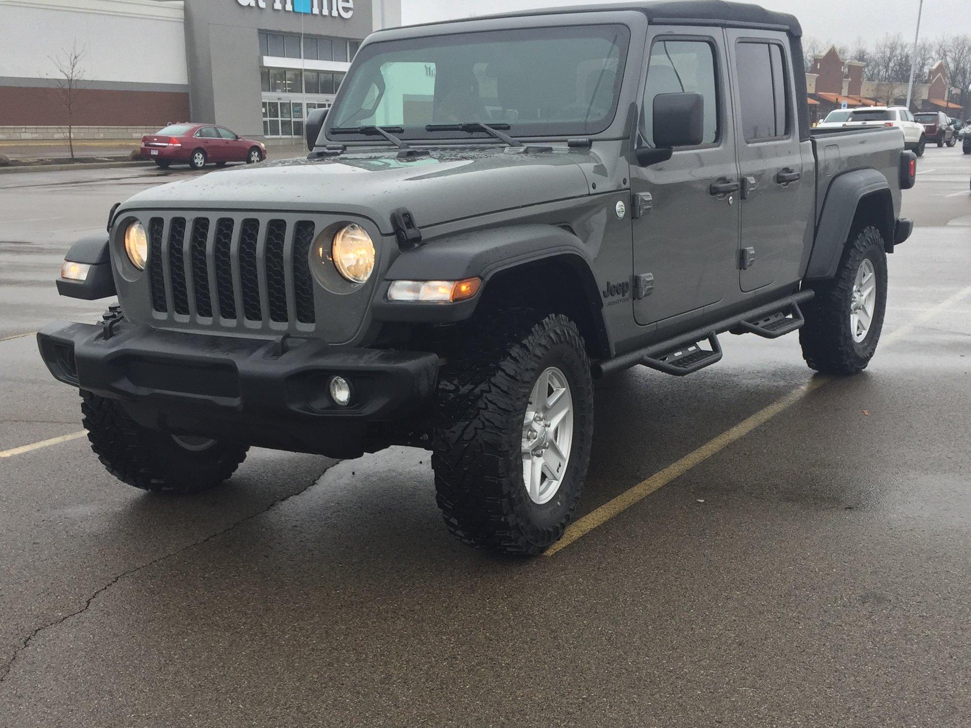 Jeep Gladiator New Sport S - rethinking lift.  Would like input on 33s/34s on stock height (level or no?) 02B4C311-C31C-4966-8404-4395ED703F0B