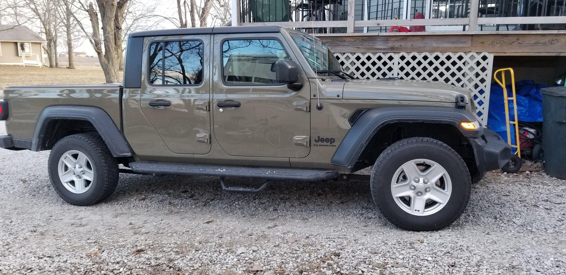 Jeep Gladiator Let's see 'em - Larger tires on Sport S wheels GladiatorSnows