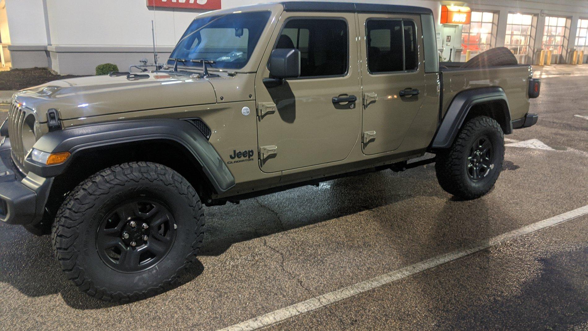 Jeep Gladiator 315 70 17 on stock gladiator sport s IMG_20200213_182855
