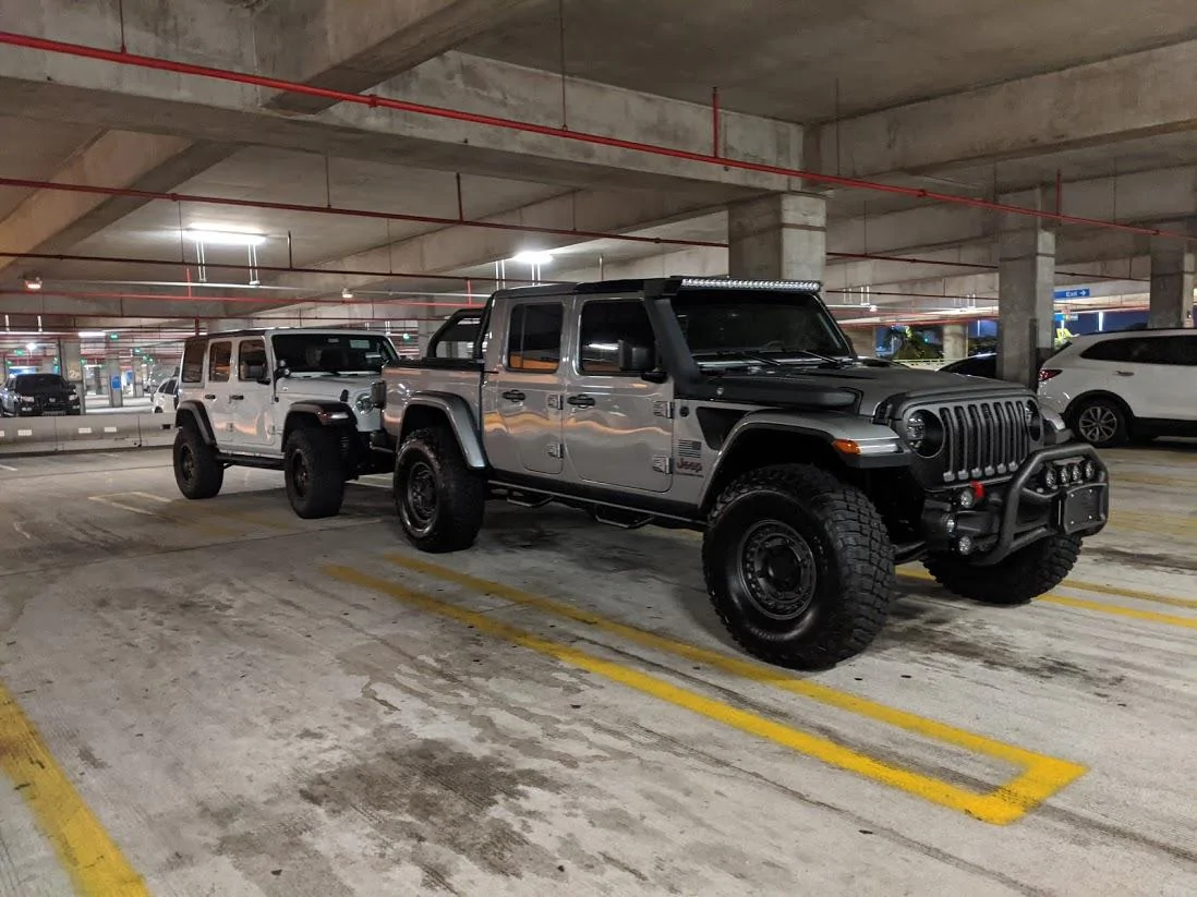 Jeep Gladiator Jeeps Parking Next To Jeeps RJG2uK4obL2U5S9esUll_RmhzaYoNacPOWIcHclUsWzXXj69P-9K2j8gV9LpqFyCR1gjD4HujcJh10qGW4=w1098-h824