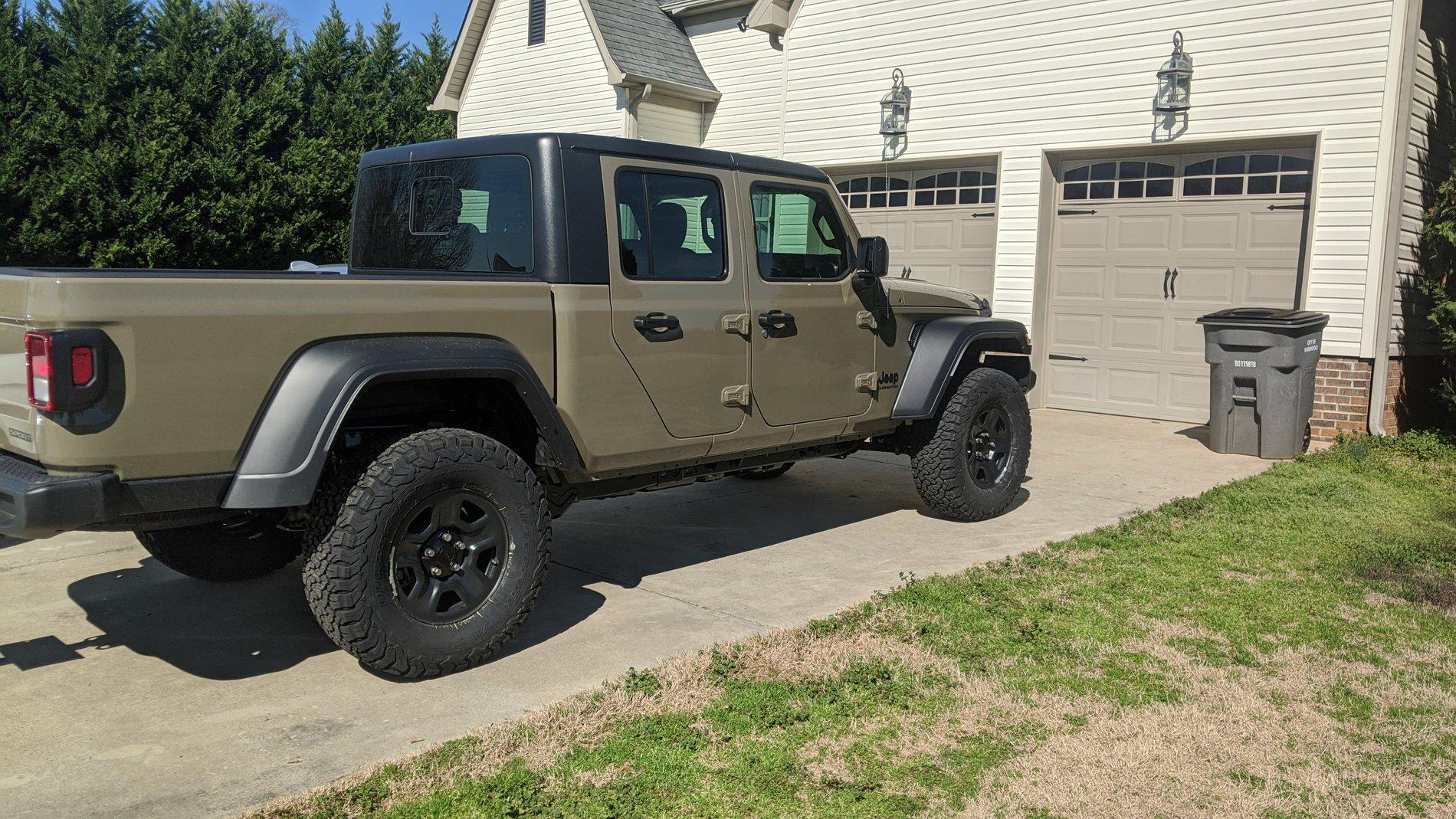 Jeep Gladiator Anyone Running Iron Cross Rocker Steps??? MVIMG_20200215_115635