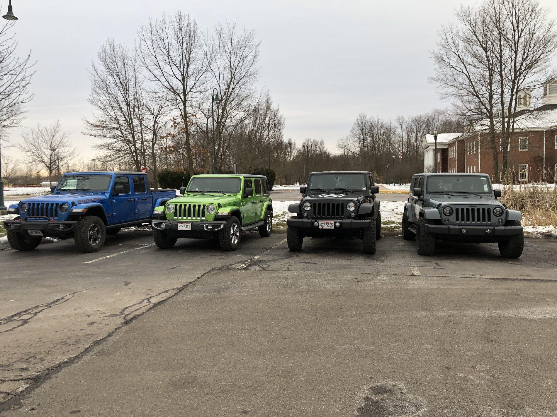 Jeep Gladiator Jeeps Parking Next To Jeeps 0C9B9B76-E90A-47C4-A52A-80F5B7C1B871