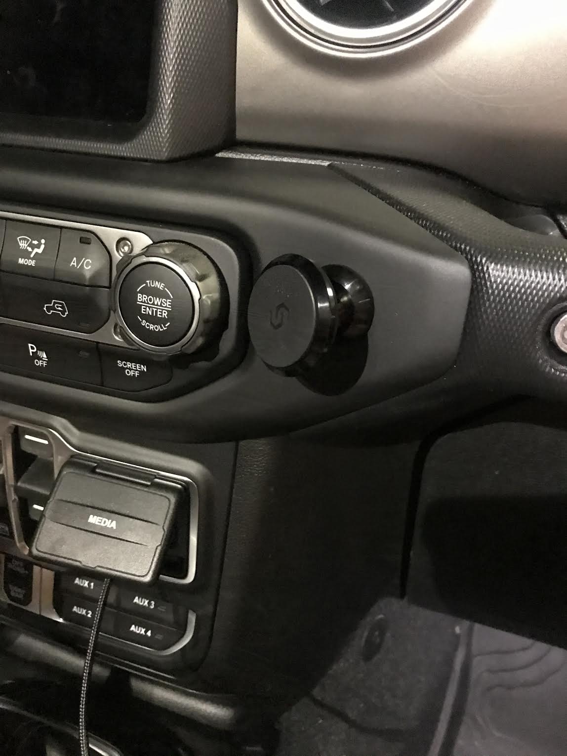 Jeep Gladiator What is everyone doing for cell phone mounting? 0-2