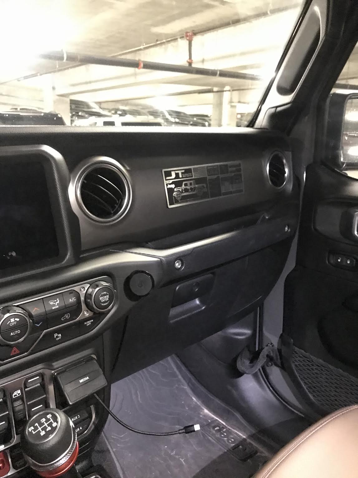 Jeep Gladiator What is everyone doing for cell phone mounting? 0-1