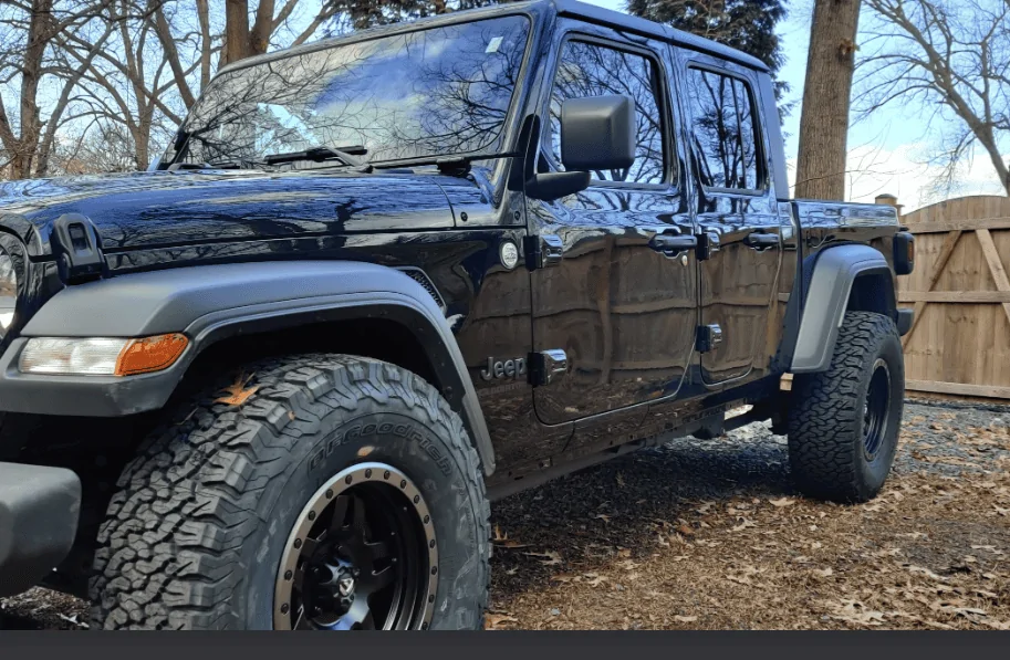Jeep Gladiator 315 70 17 on stock gladiator sport s Captur