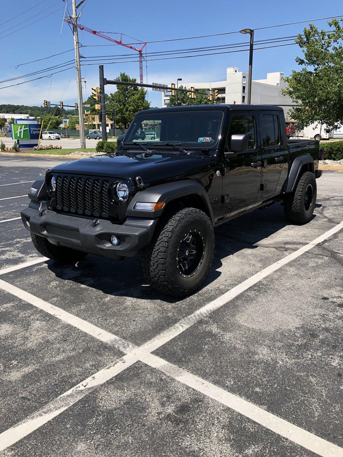 Jeep Gladiator New Sport S - rethinking lift.  Would like input on 33s/34s on stock height (level or no?) 80E3DDC3-B8D4-4B0C-BFF0-2EA0ADFAA389