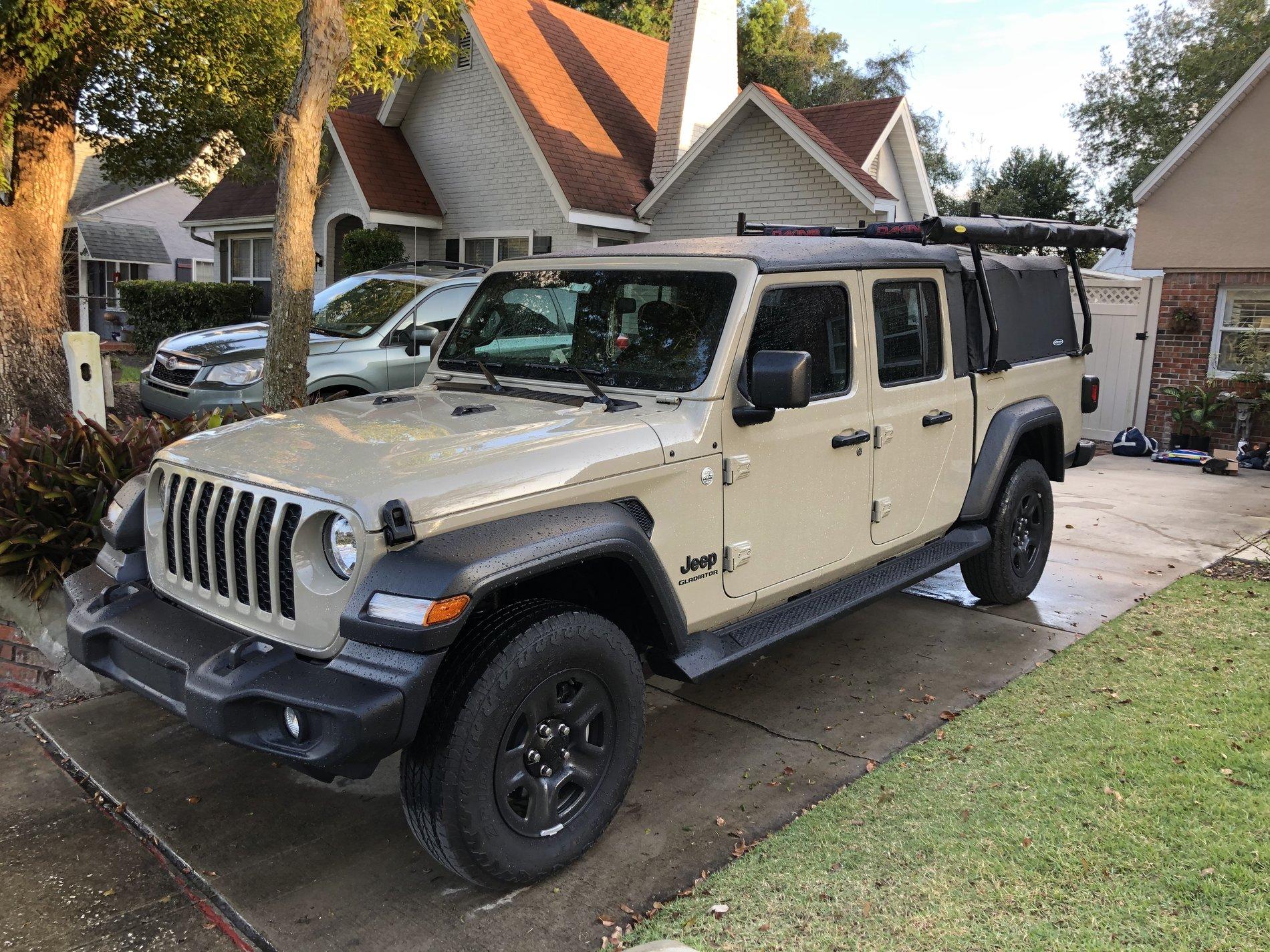 Jeep Gladiator Flo Grown Gobi 8A642EF9-893D-4224-9BF0-2C683F32123A