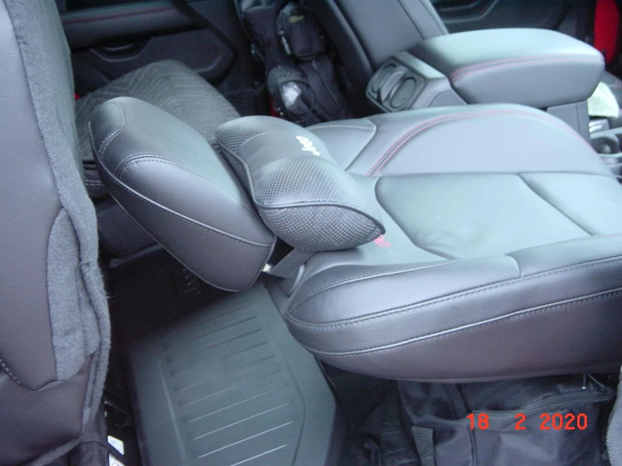 Jeep Gladiator Request: Picture of fully reclined seat DSC01226
