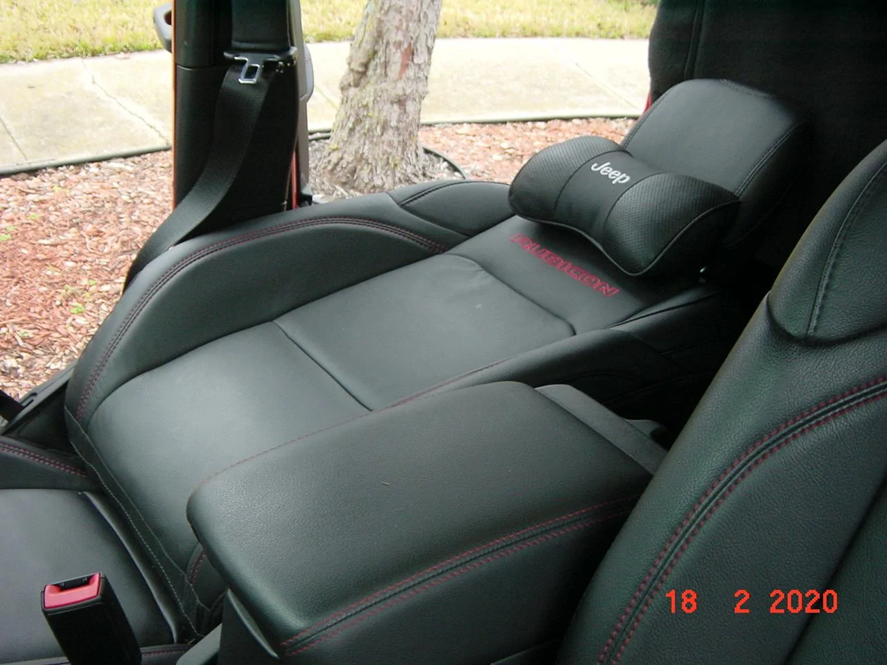 Jeep Gladiator Request: Picture of fully reclined seat DSC01227