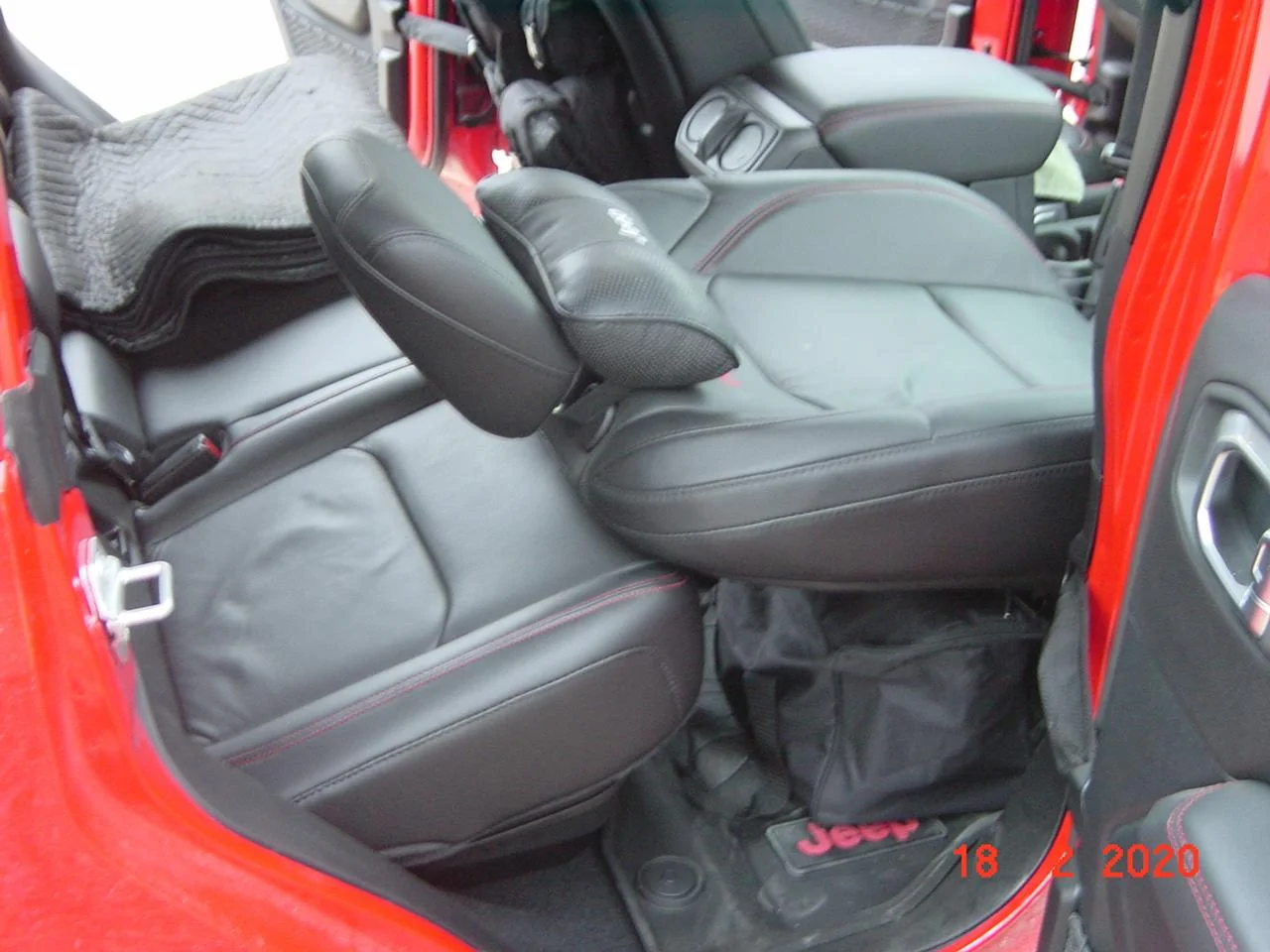 Jeep Gladiator Request: Picture of fully reclined seat DSC01228