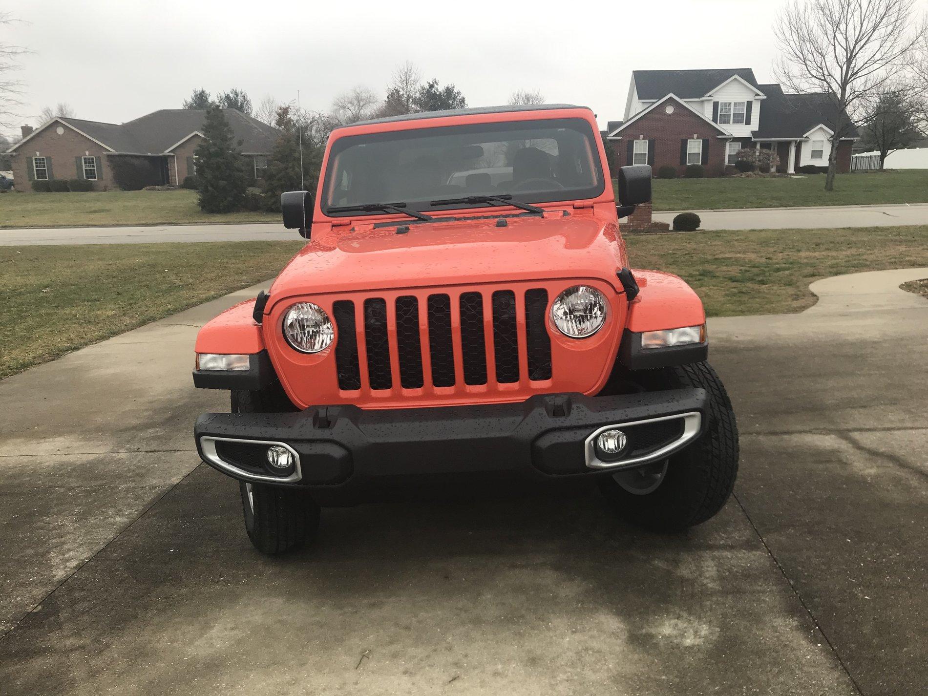 Jeep Gladiator New Sport S - rethinking lift.  Would like input on 33s/34s on stock height (level or no?) IMG_1110