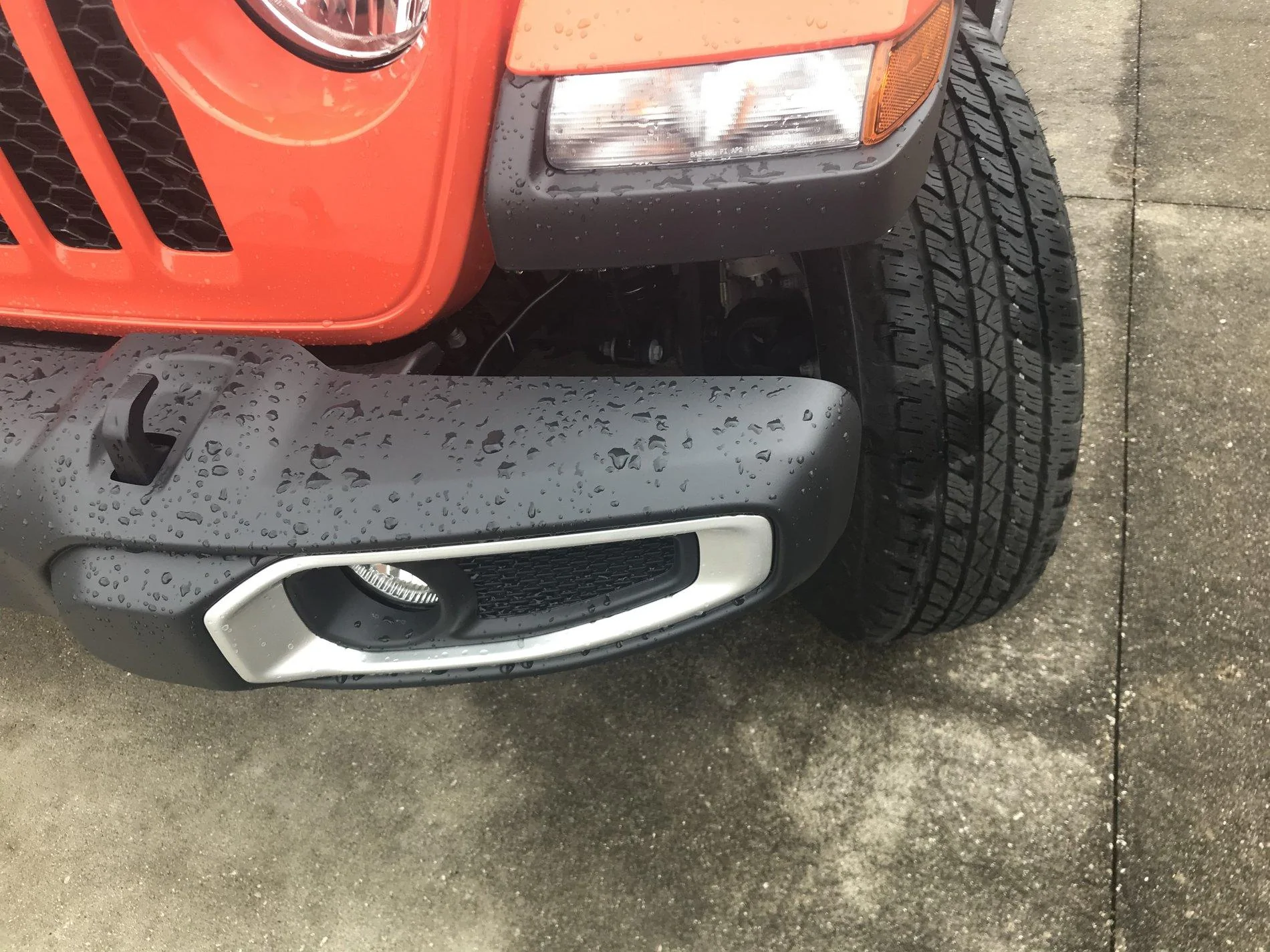 Jeep Gladiator New Sport S - rethinking lift.  Would like input on 33s/34s on stock height (level or no?) IMG_1111