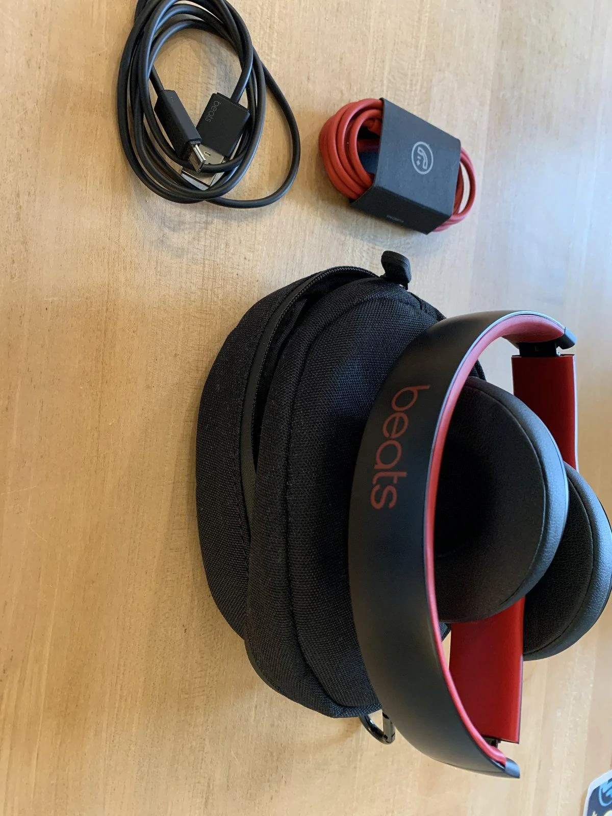 Jeep Gladiator Beats Solo 3 Wireless Decade Collection 8148D13C-0030-47A7-9A21-95E94BE1F7A1