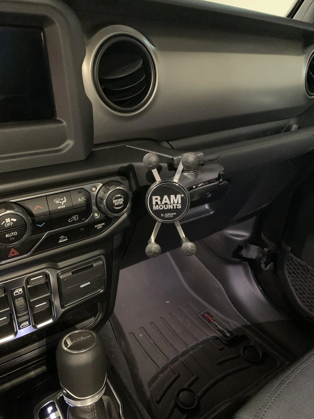Jeep Gladiator Phone Solutions 087D33F6-F3E0-4967-B20C-0C277D3ED53E