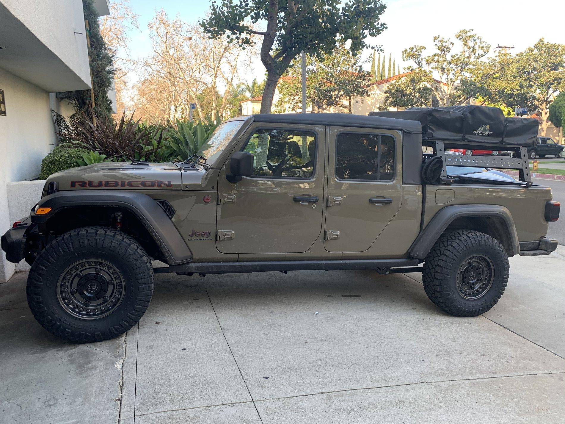 Jeep Gladiator Pictures of 33s and 35s D584BD8A-A405-48E3-9E77-39F60EC93D29