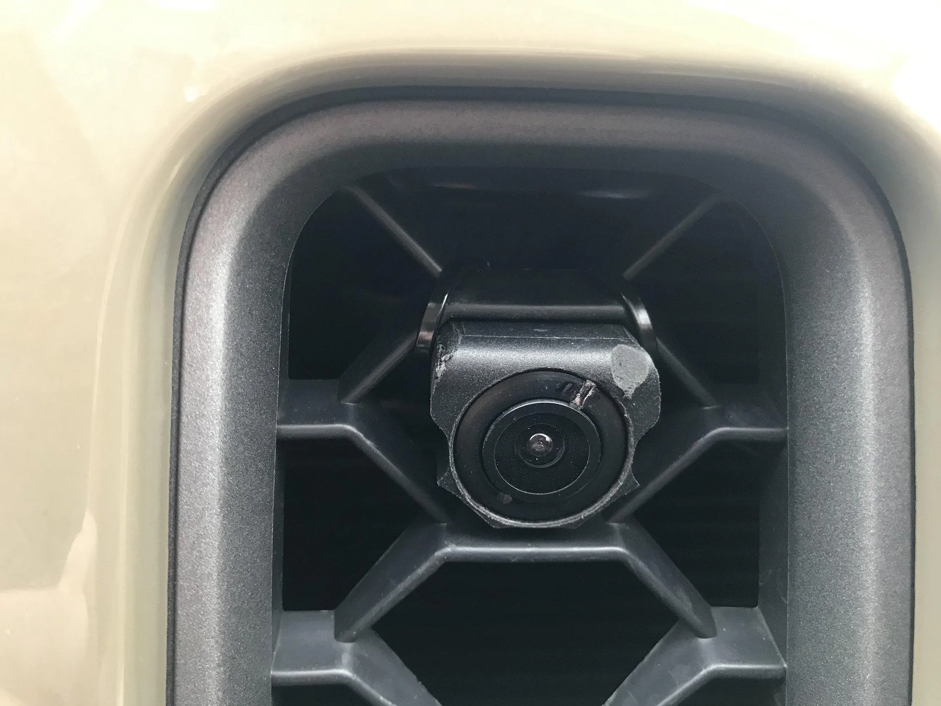 Jeep Gladiator Dealer installed TrailCam? IMG_0563
