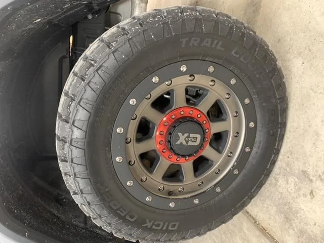 Jeep Gladiator Illinois. FS. 20 in wheels and tires A1F292B5-854B-4493-90DC-2B5EAA7765FC